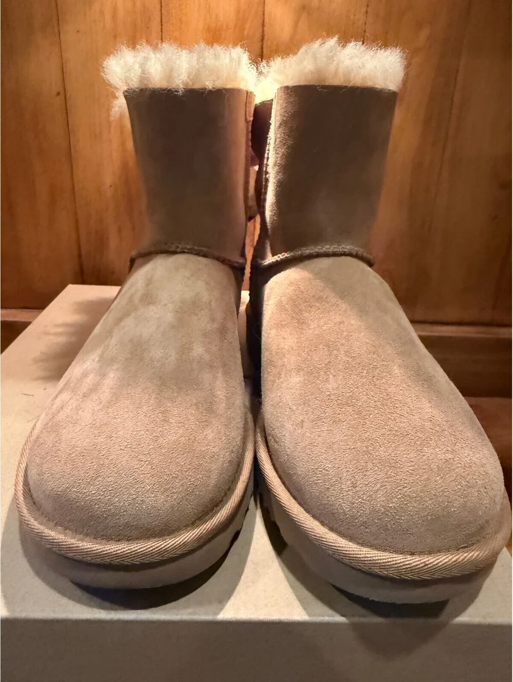 New UGG Australia Mini Bailey Bow II Sheepskin Boots Chestnut Women's Size 8